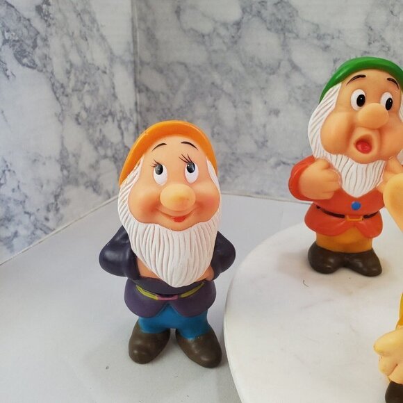VINTAGE Snow White Seven Dwarfs Set Rubber Squeaky Toys Figure Made In Hong Kong - Picture 2 of 12
